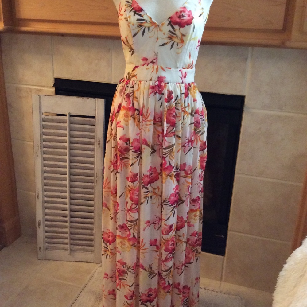 Miss Avenue Beautiful Floral Maxi Dress